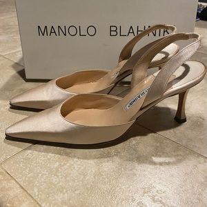 Manila Blahnik Carolyne Satin dyed Champagne size 8 2inch heels